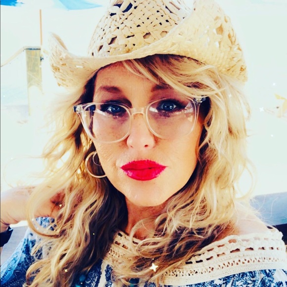 Meet your Posher, Elizabeth - Picture 1 of 1